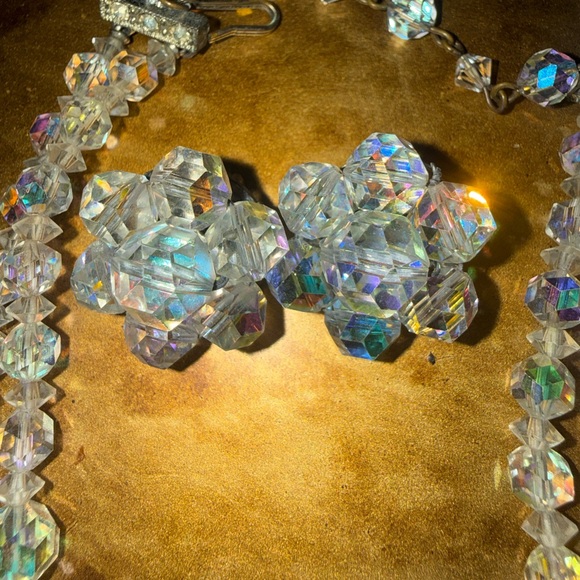 Vintage aurora borealis crystal necklace and clip on earrings - Picture 2 of 6